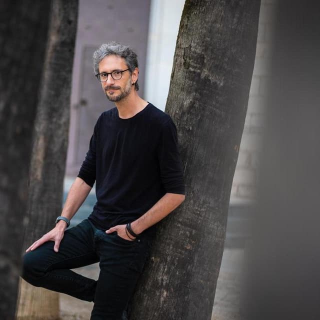 Daniel Genís Mas: "La paternitat tardana implica la por a deixar sol el fill abans d'hora"