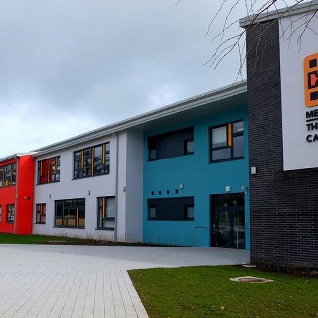 Una infància sense mòbil? Un poble irlandès ho ha fet realitat